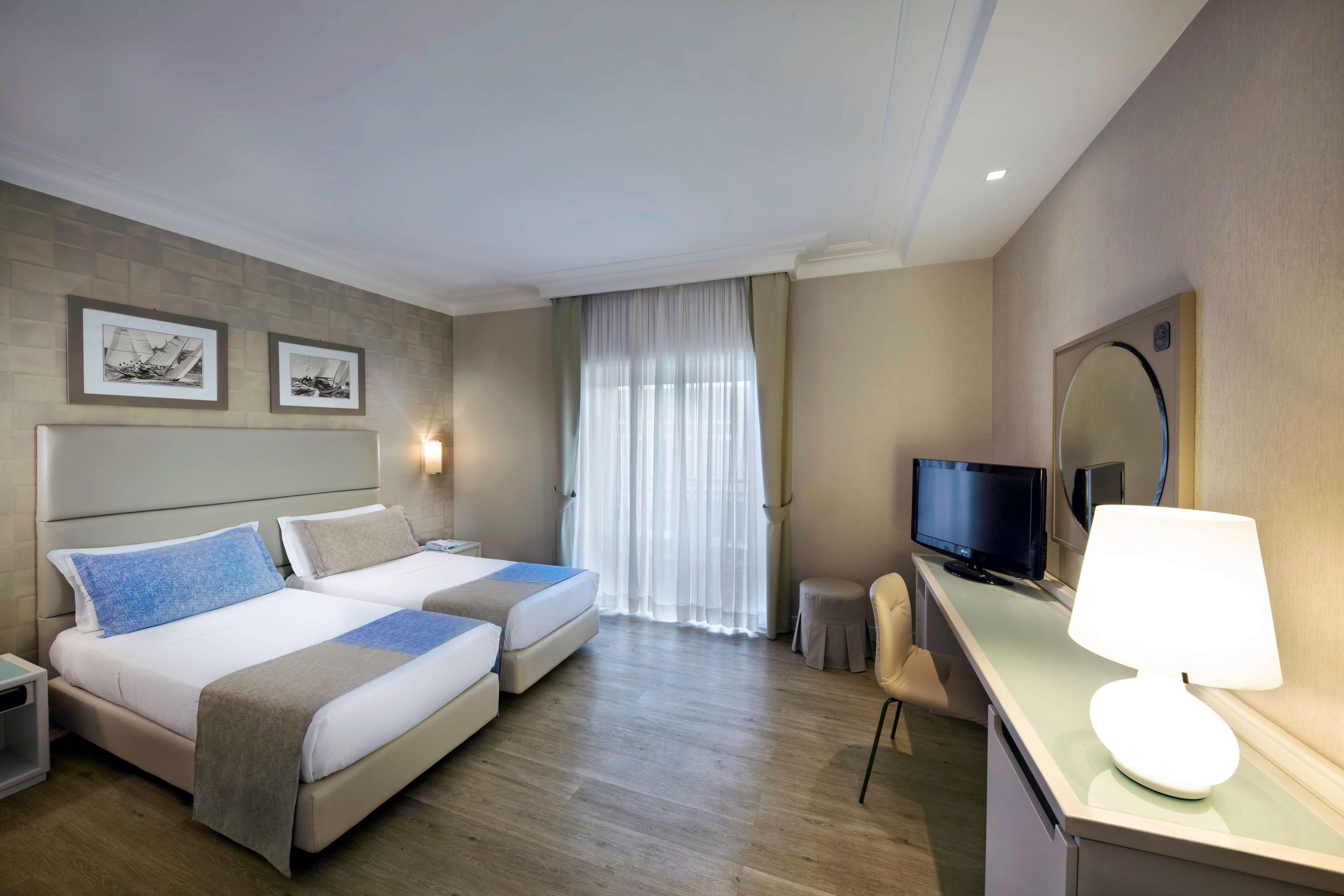 บีดับเบิลยู ซิกเนเจอร์ คอลเลคชั่น โฮเทล ปาราดิโซ Hotel เนเปิลส์ ภายนอก รูปภาพ